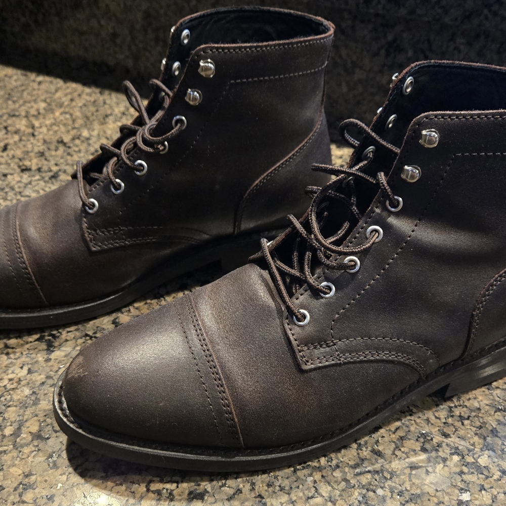 Thursday CAPTAIN Boot Company      (Canyon)